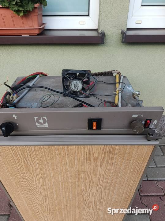 Lodówka do przyczepy kampera na 12 V 230 W gas