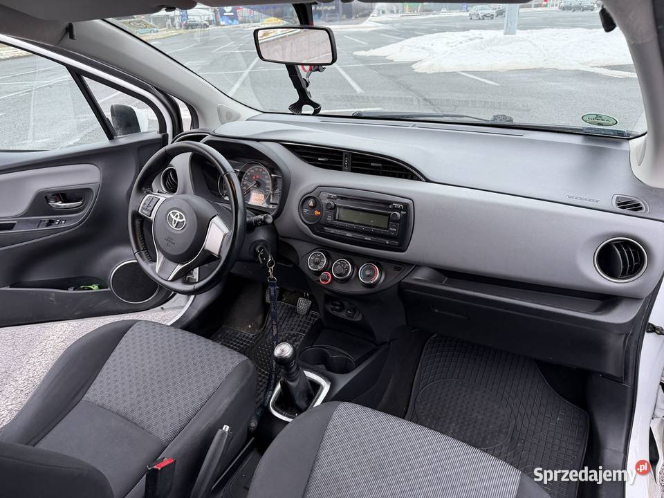 Toyota Yaris VAN 10 69 2015 Salon FV23 Poznań