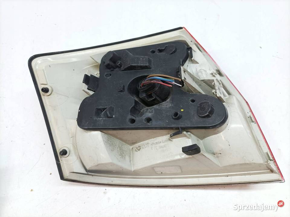 LAMPA TYŁ PRAWA SEDAN EU Audi A4 II 20002006 B6 Oświetlenie