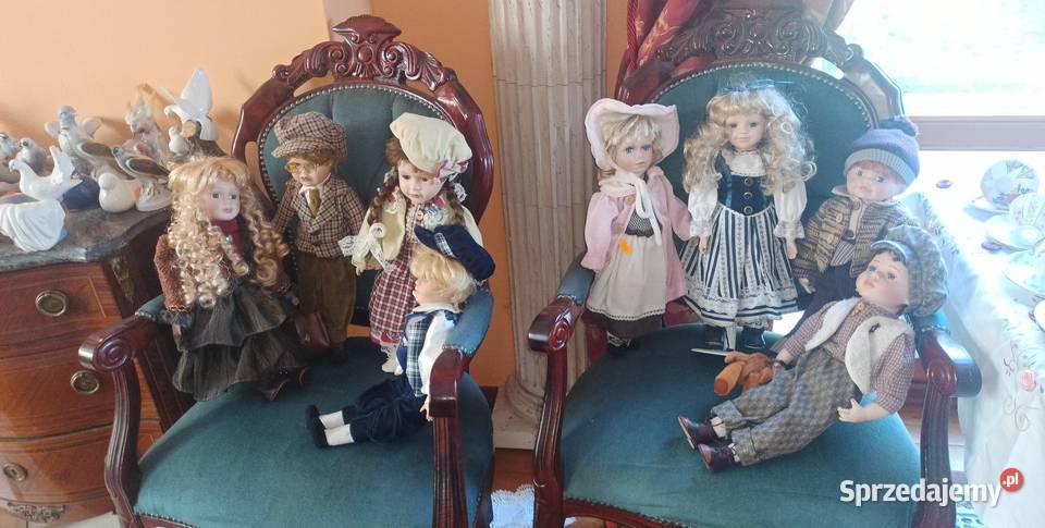 Lalka z kokardą we włosach i krzyżykiem Lalka sprzedam