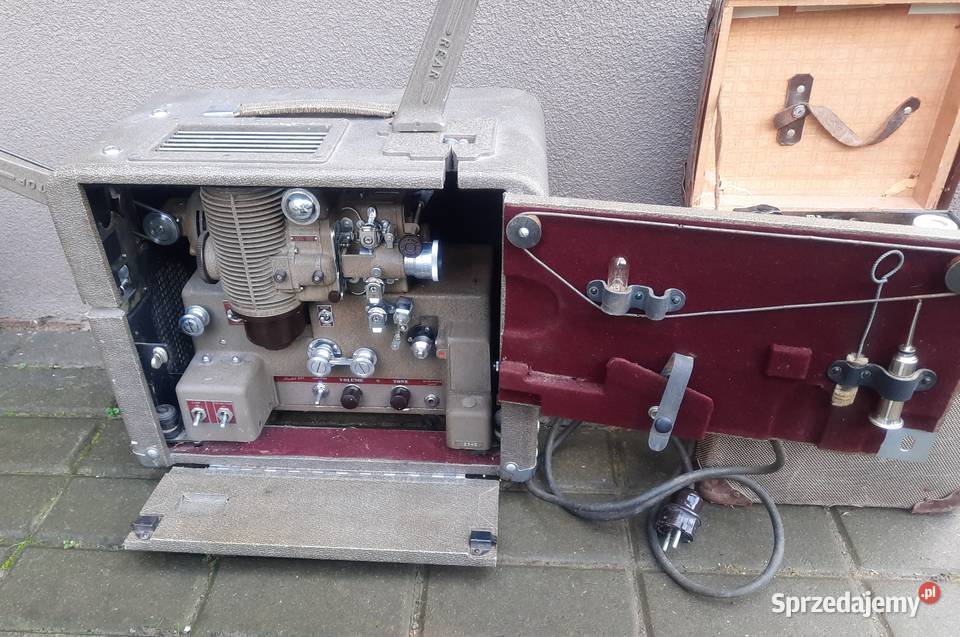 Stary projektor 16mm Bell Howell 601 zestaw film Tczew