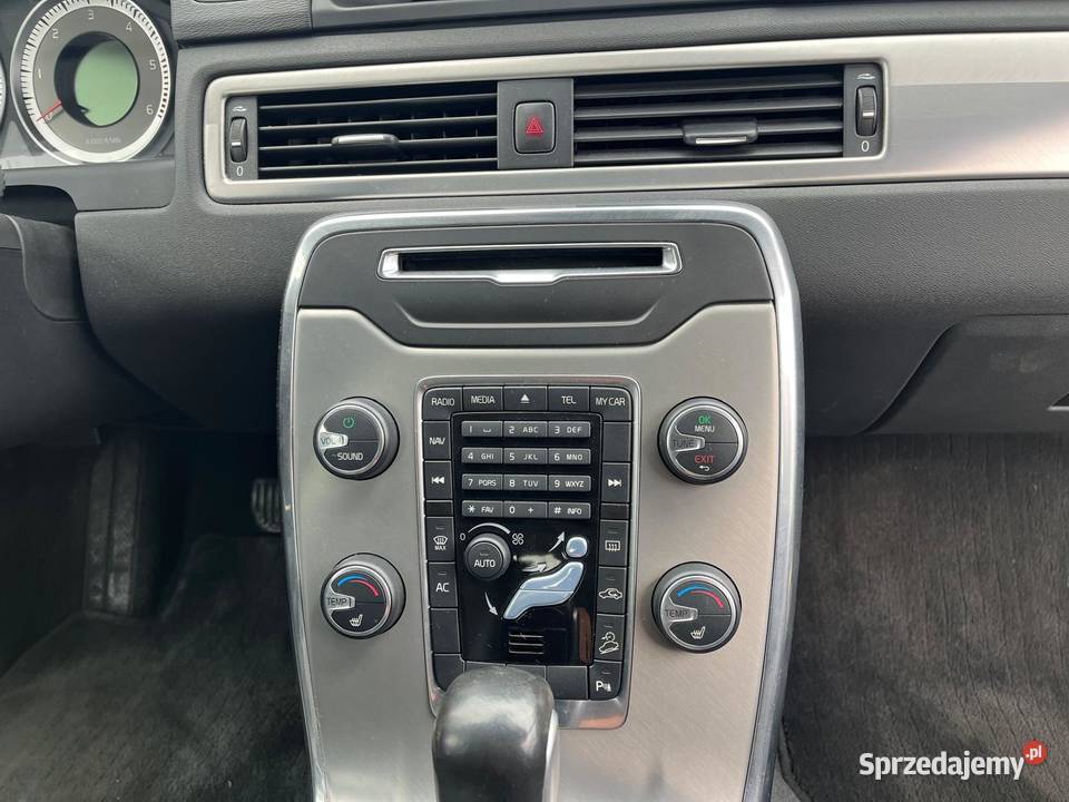 VOLVO XC70 24 D4 AWD 163 Summum GY917