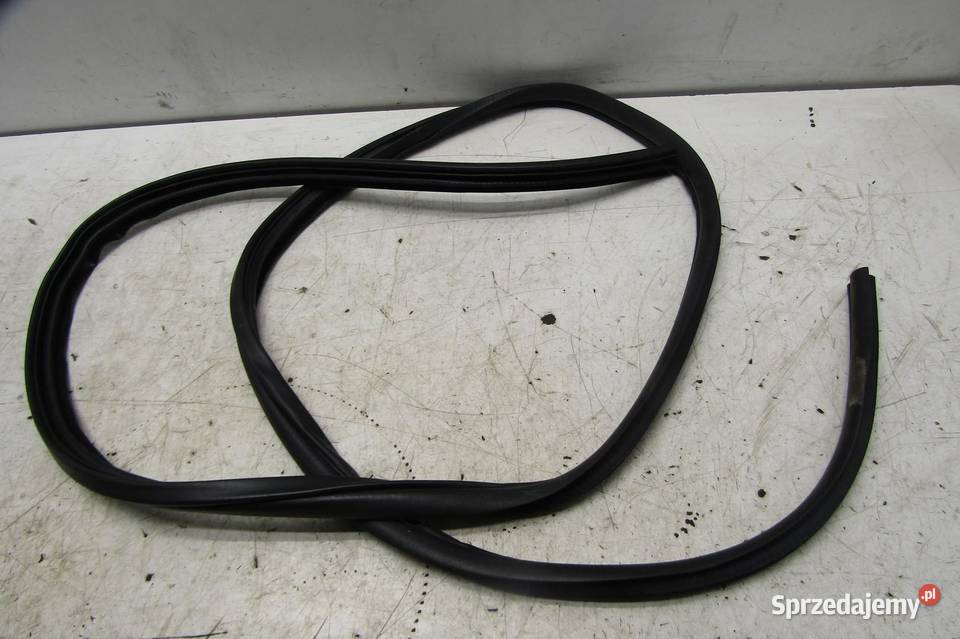 USZCZELKA DRZWI PRAWY TYŁ MITSUBISHI OUTLANDER