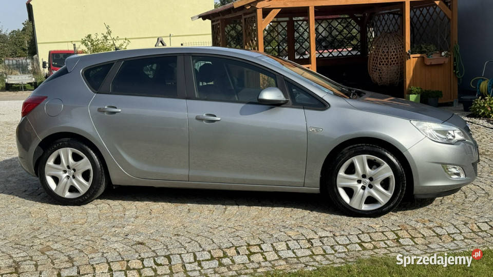 Opel Astra 14 TURBO 120 z Niemiec Bogata wersja światła do jazdy dziennej