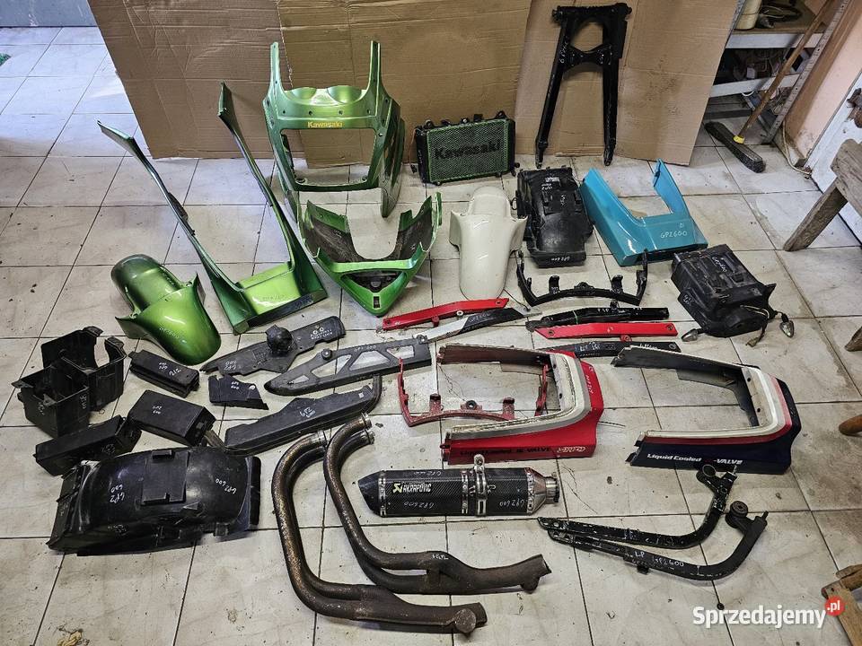 Kawasaki GPZ 600 części owiewka koło licznik