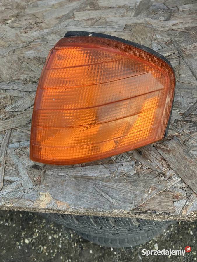 Mercedes w202 kierunkowskaz lewy 2028260143 osobowe Kłodzko