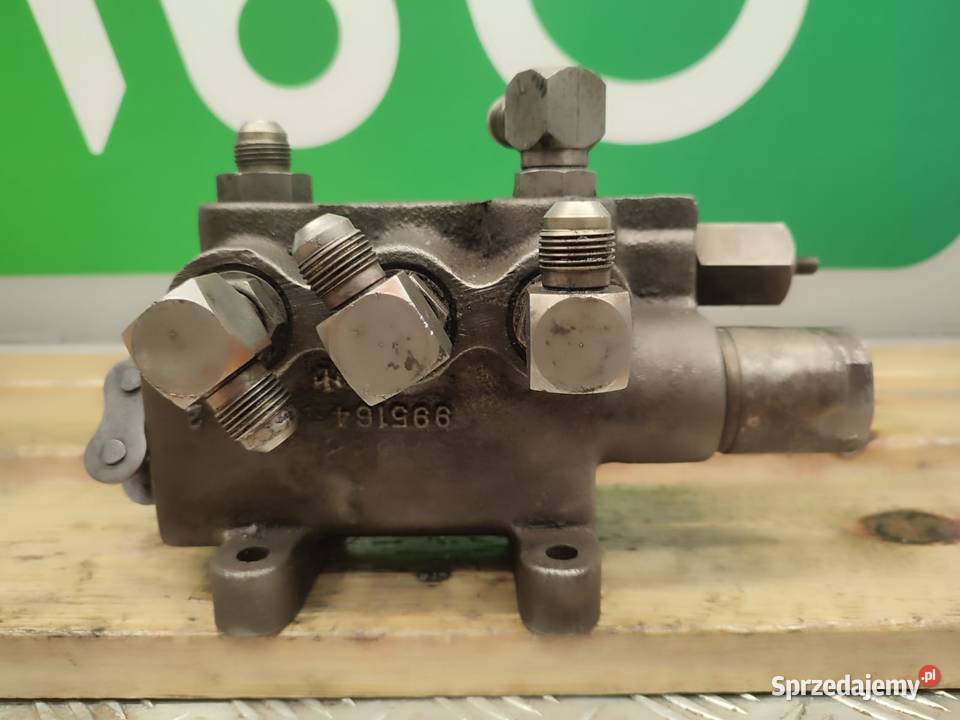 Rozdzielacz hydrauliczny JJB6000332 CASE 560 Pozostałe