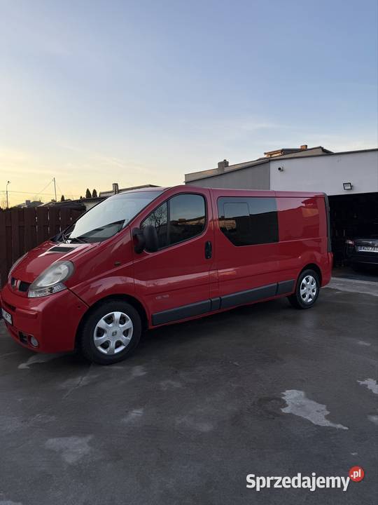 Renault trafic 25 2004r long 6 osób zabudowa światła przeciwmgielne Bieżuń