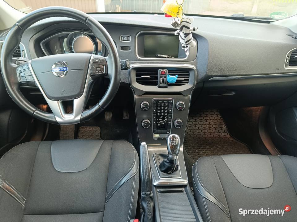 Volvo V40 2013 diesel 16 kurtyny powietrzne