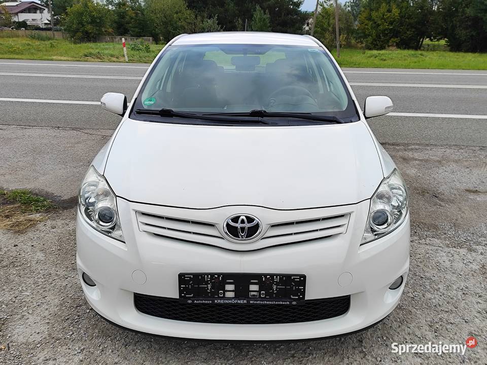 Toyota Auris 2011r Lift 16 Benz z Niemiec MP3 Królewiec sprzedam