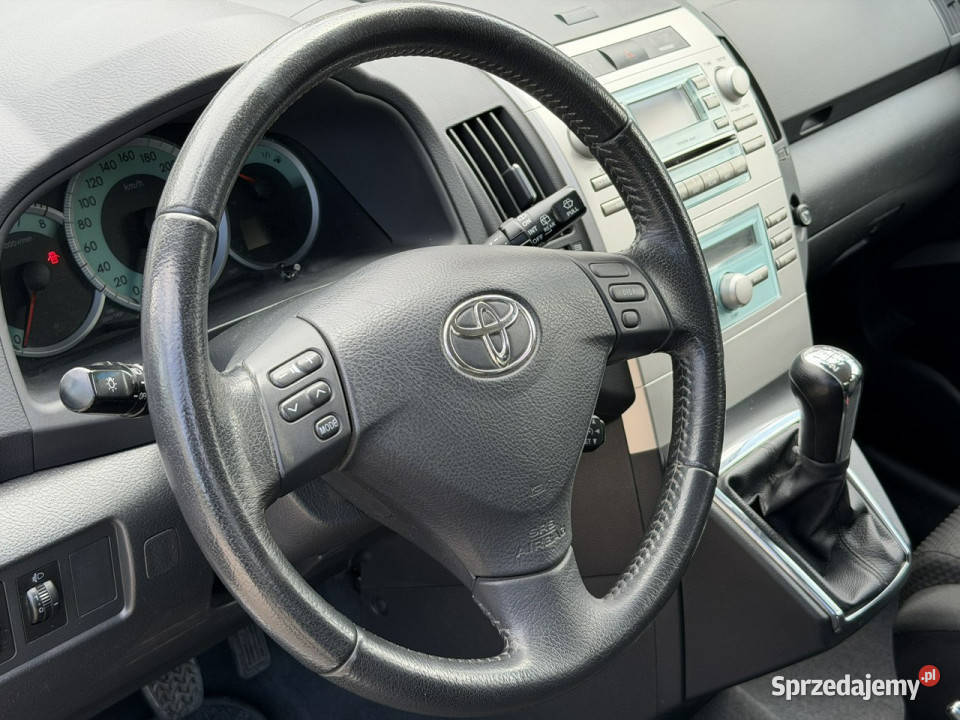 Toyota Corolla Verso srebrny sprzedam
