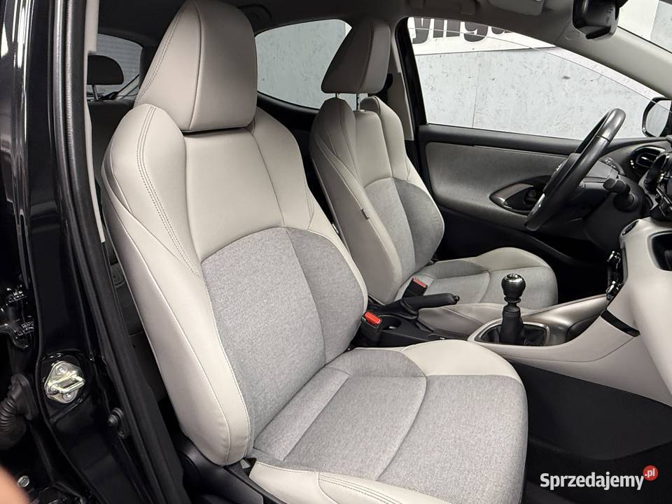 15 Benzyna kamera ACC line assist Salon Apple poduszka powietrzna Yaris Poznań