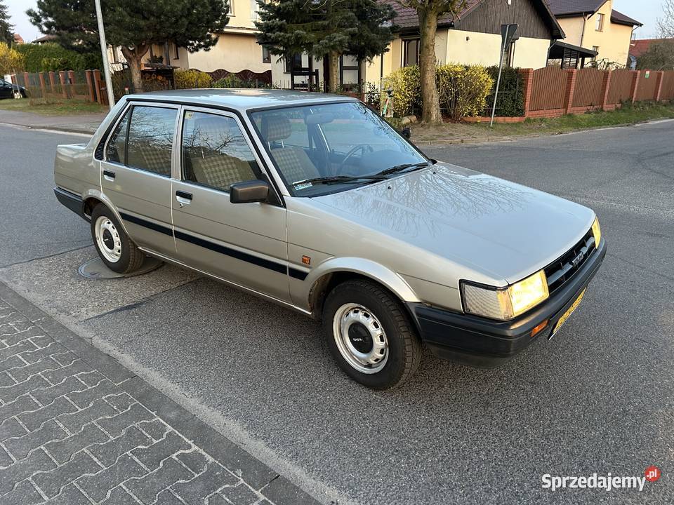 Zabytkowa Toyota Corolla E8 18 Diesel Sedan Corolla zachodniopomorskie Nowogard sprzedam