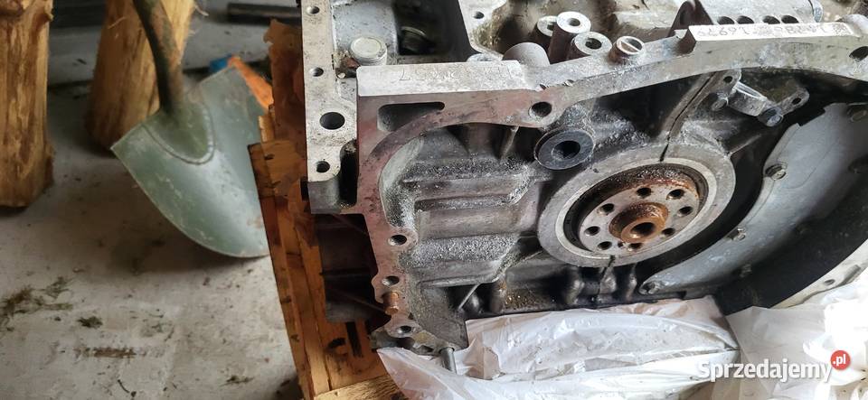Sprzedam blok silnika subaru Narol