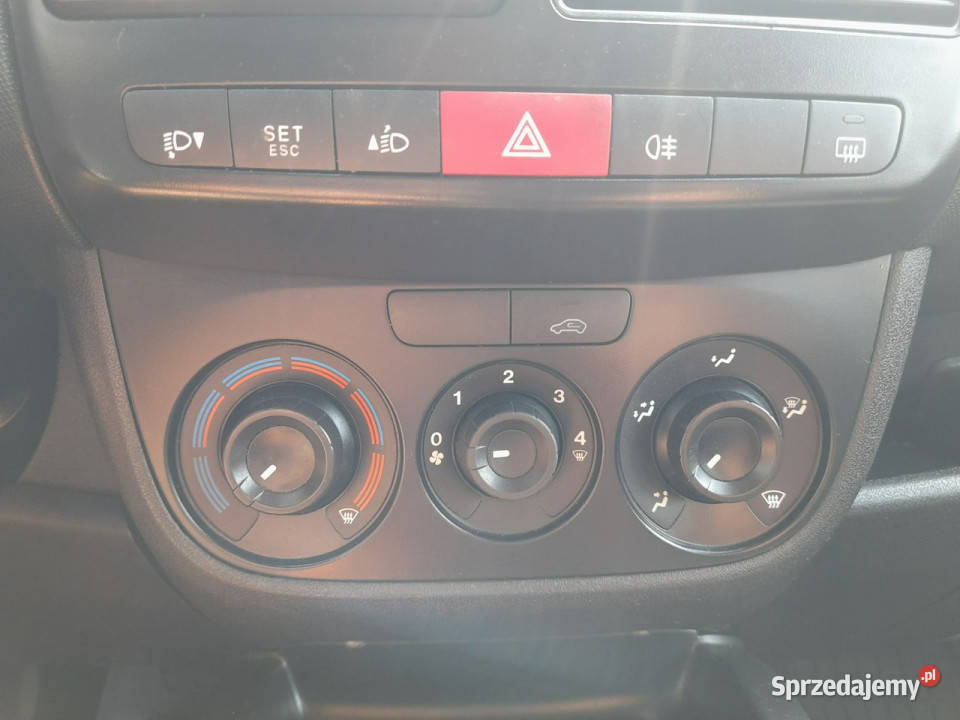 Opel Combo Chłodnia 15C do 25C zarejestrowana i manualna zachodniopomorskie Lipiany