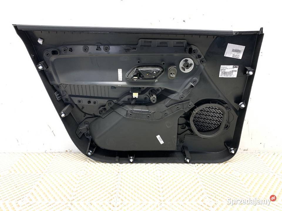 BOCZEK DRZWI PRAWY PRZÓD DACIA DUSTER 809004226R