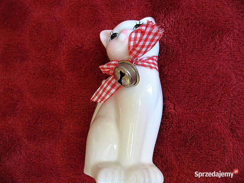 Kot mały kotek z dzwoneczkiem porcelana Figurka mazowieckie