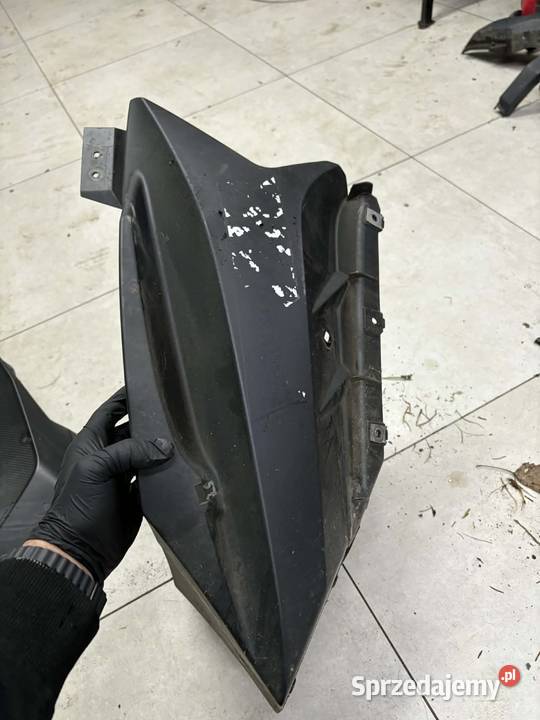 Częsci Yamaha YZFR125 813r zacisk wydech plastik