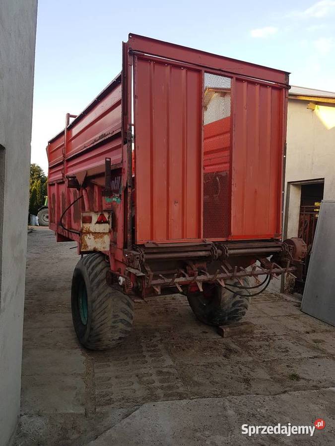 Przyczepa objętościowa rozrzutnik obornika Grodzeń