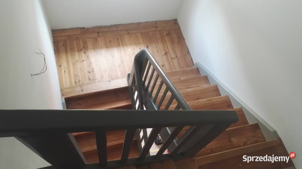 Renowacje schodów drewnianych cyklinowanie Wrocław