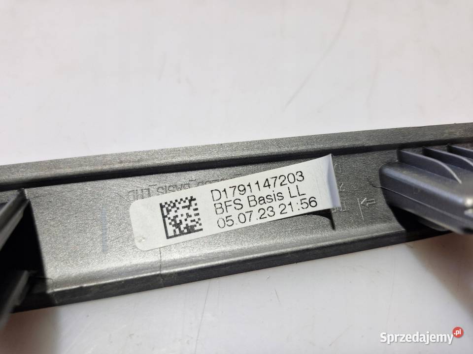 BMW1 F40 LISTWA OSŁONA DEKOR DESKI ROZDZIELCZEJ