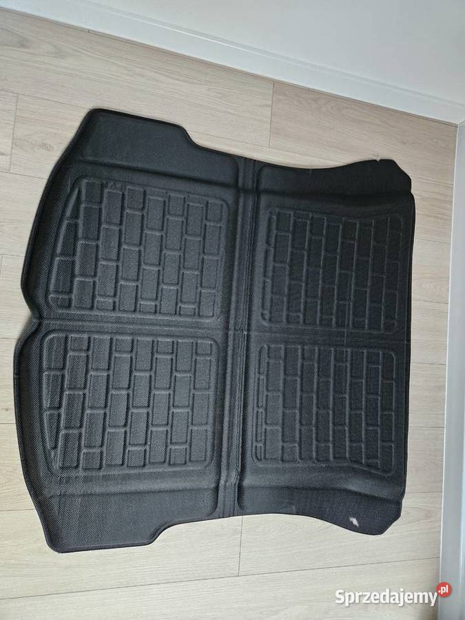 Wykładzina bagażnika Tesla model 3 cześci