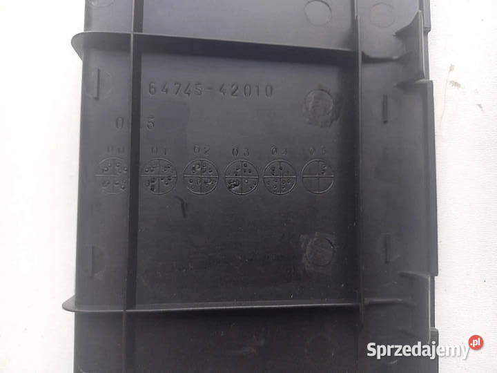 ZAŚLEPKA LAMPY TYLNEJ TOYOTA RAV4 II 2004R osobowe Kielce