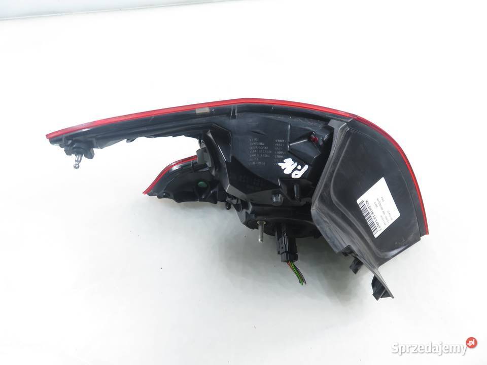 LAMPA PRAWA TYLNA PEUGEOT 308 II 81250201