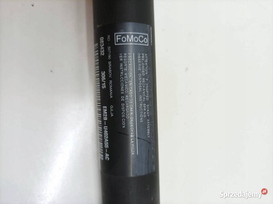 SIŁOWNIK KLAPY BAGAŻNIKA LEWY TYŁ EM2BU402A55AC