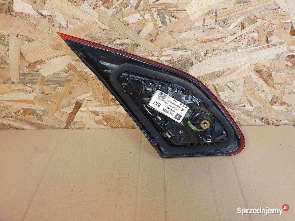 OPEL CORSA E LAMPA W KLAPĘ PRAWA TYŁ PRAWY Międzychód
