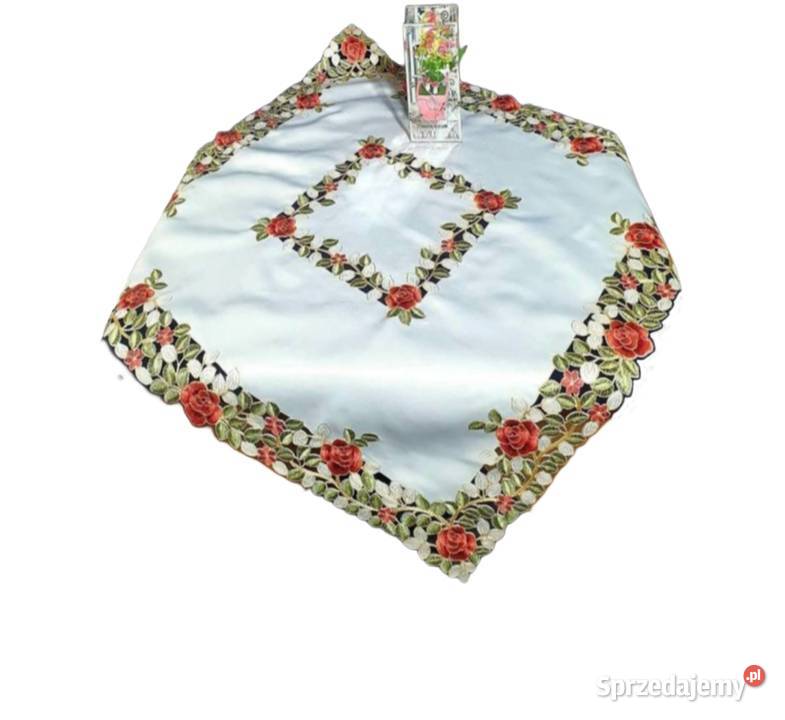 Letni ażurowy obrus haftowany 85x85 Piaseczno
