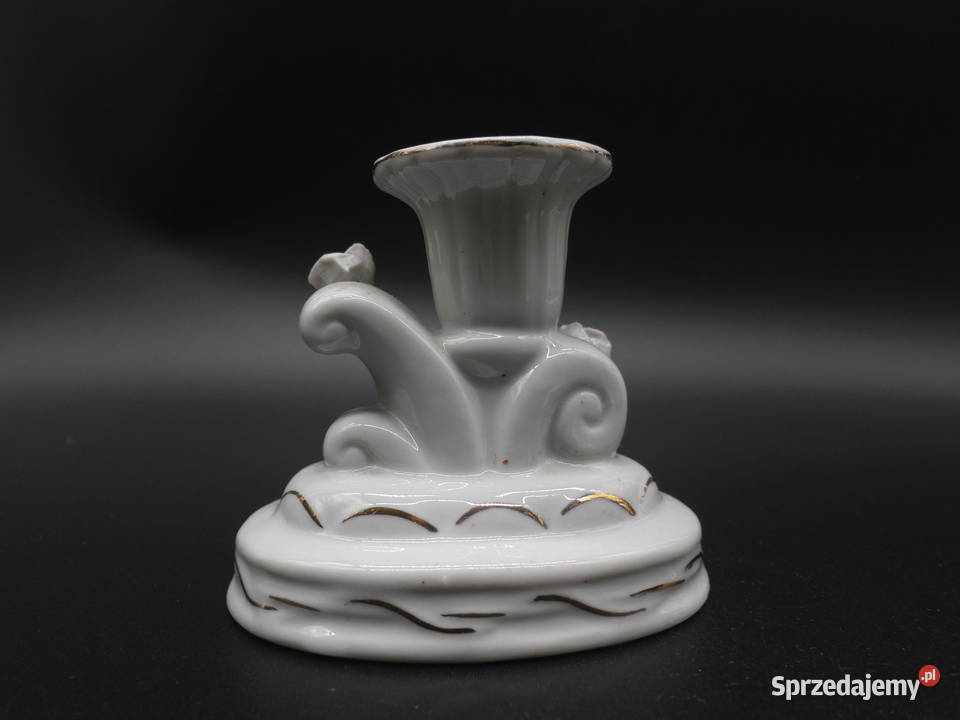 Porcelanowy świecznik ozdobiony różowymi różami wielkopolskie Raszków