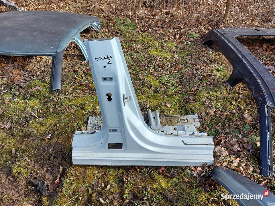 Skoda Octavia IV 5E3 Słupek próg prawy LS9R