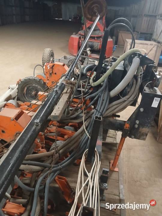 Siewnik do cebuli rzotkwi itd