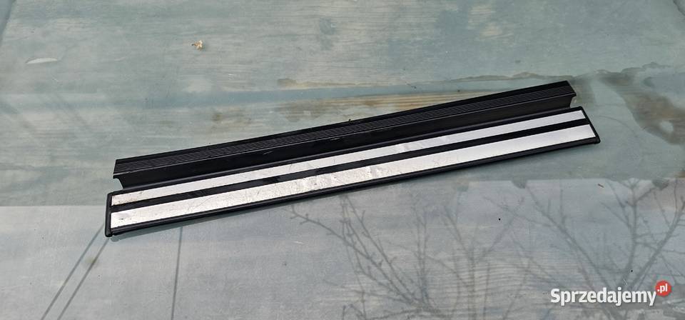 Nakładka progowa tyl mercedes w124 Pozostałe Części samochodowe sprzedam