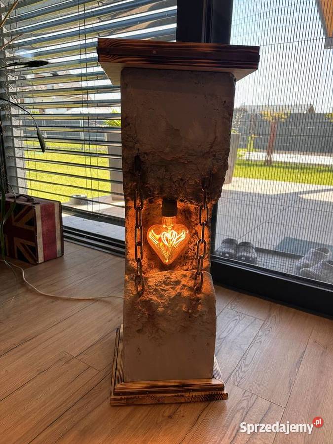 Lampa z betonu Tychy