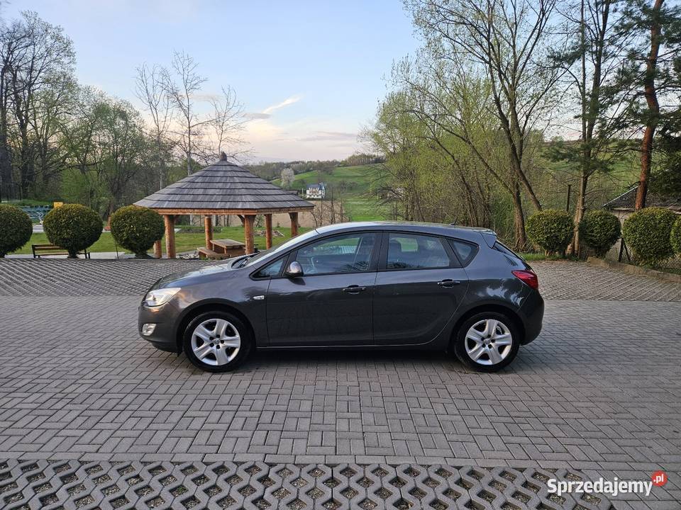 Opel Astra J 2010r 17cdTi 110 Klima Długie Ryglice