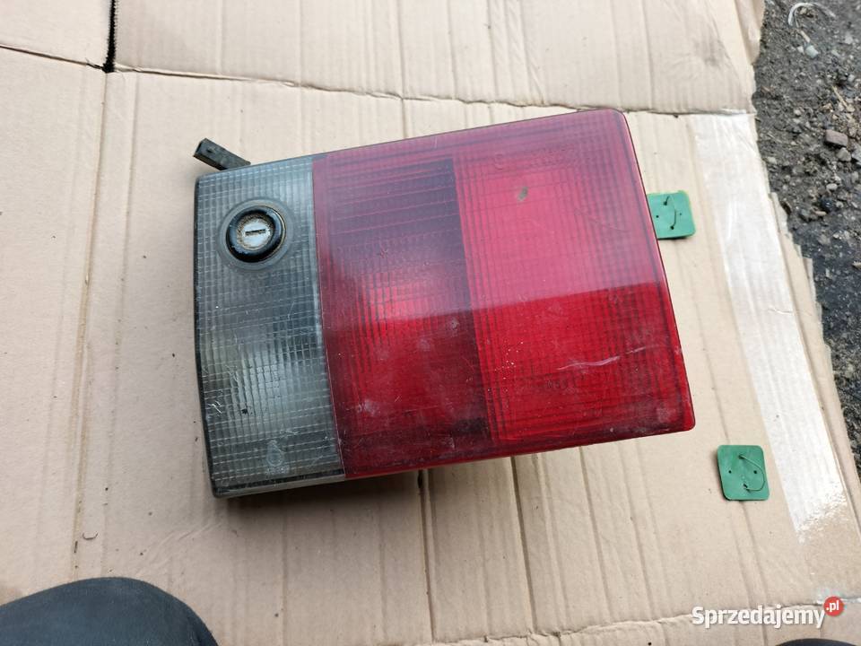 AUDI 80 B3 B4 KOMBI ZAMEK LAMPA TYŁ TYLNA PRAWA Kamień-Kolonia