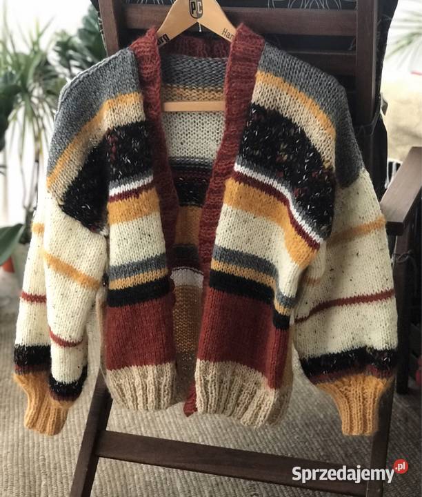 Krótki kardigan sweter zrobiony na drutach pasy Warszawa