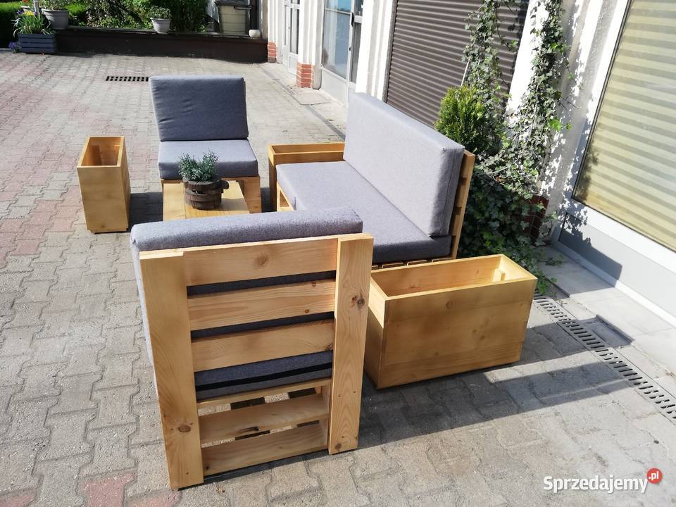 Drewniany zestaw mebli ogrodowych