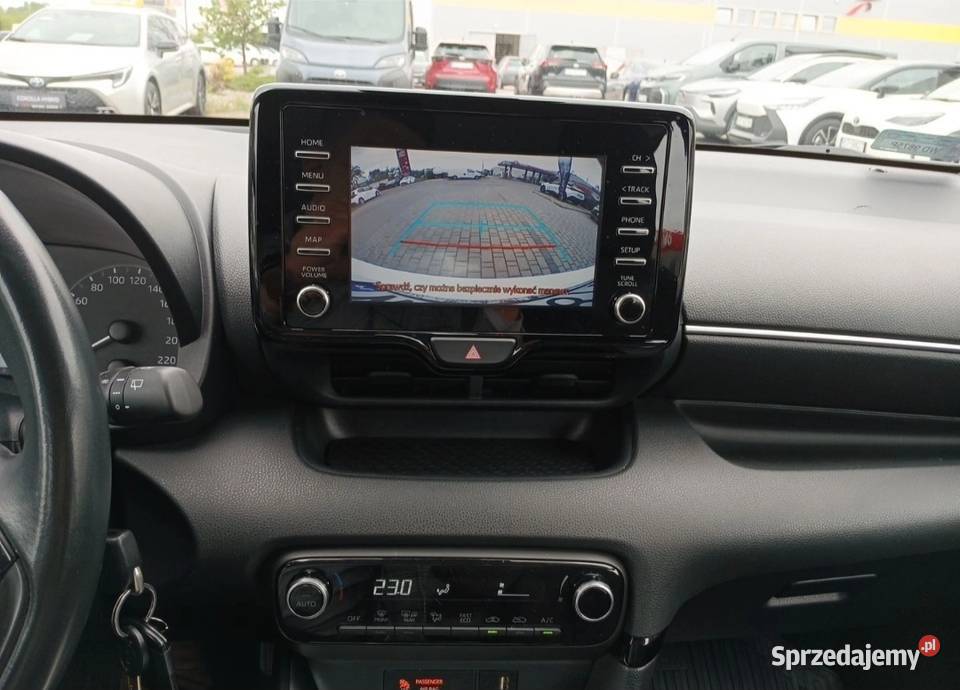 Toyota yaris hybryda krajowy bezwypadkowy gniazdo AUX sprzedam