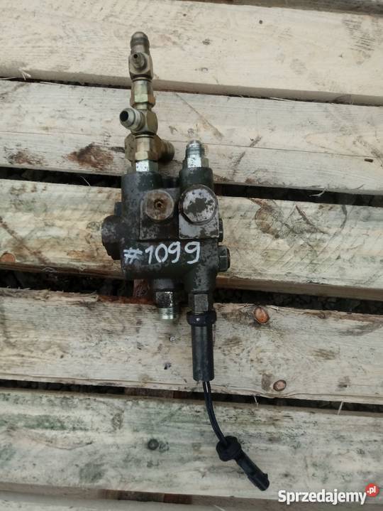 Kostka Case 821C Nowy typ zawór rozdzielacz Kielce