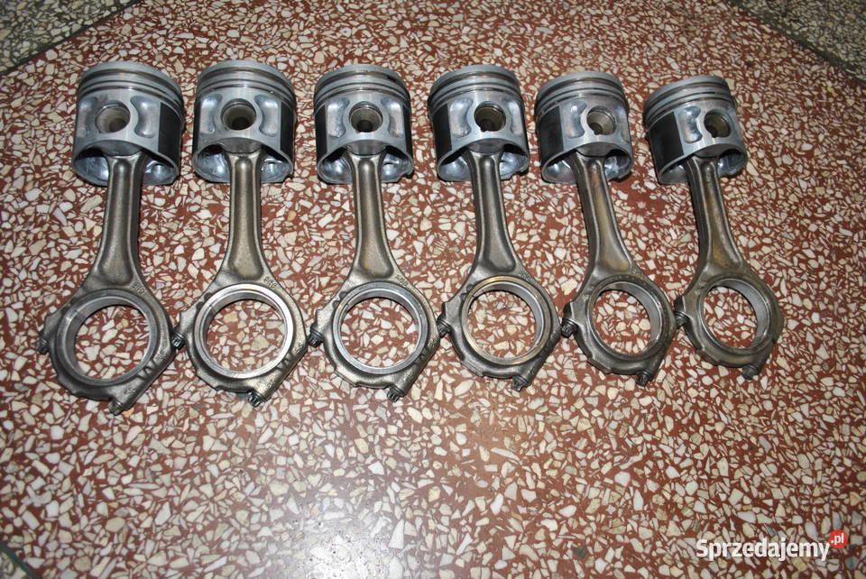 Tłoki komplet AUDI A4B5 A6C5 A8D2 SUPERB 1 Poręba