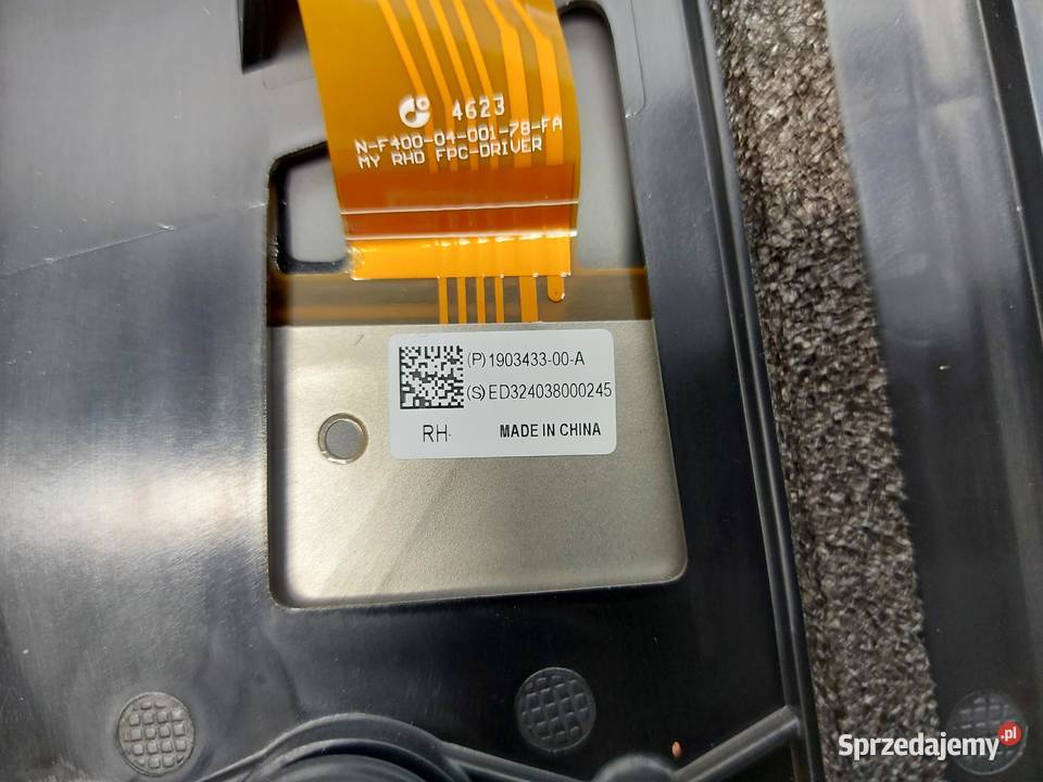 TESLA MODEL Y 2024r ZEWNĘTRZNA LISTWA SŁUPKA osobowe dolnośląskie sprzedam