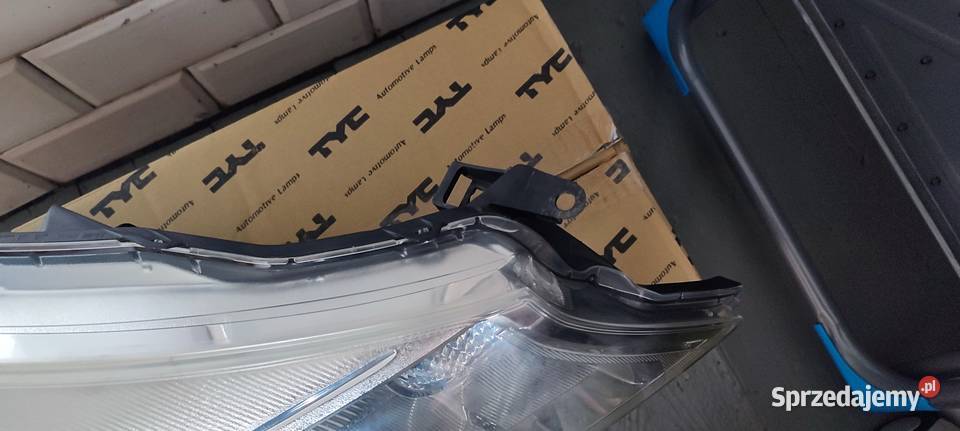 Reflektor przedni toyota Yaris osobowe Stalowa Wola sprzedam