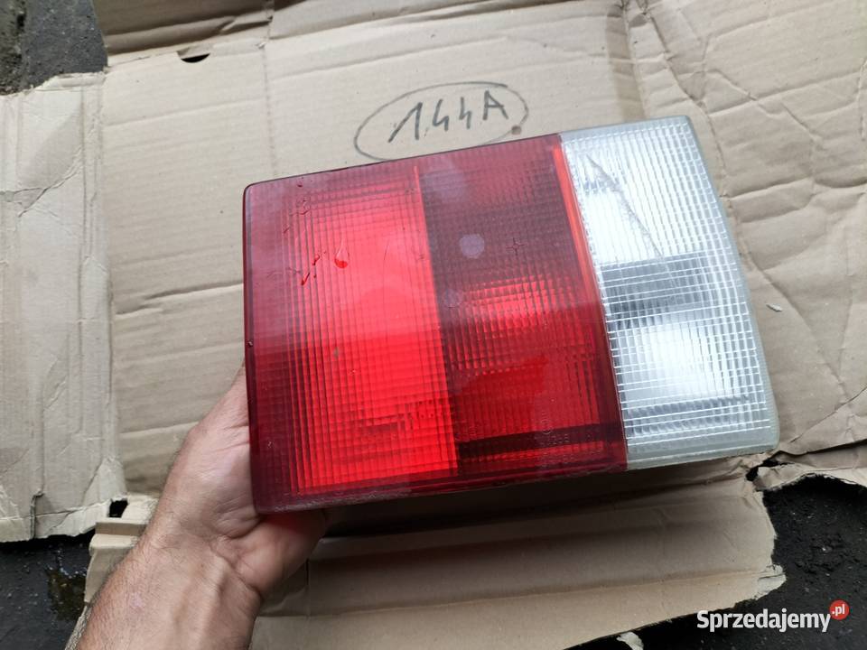 AUDI 80B3 SEDAN 80B4 KOMLI LAMPA TYŁ TYLNA LEWA Lampy tylne Kamień-Kolonia sprzedam