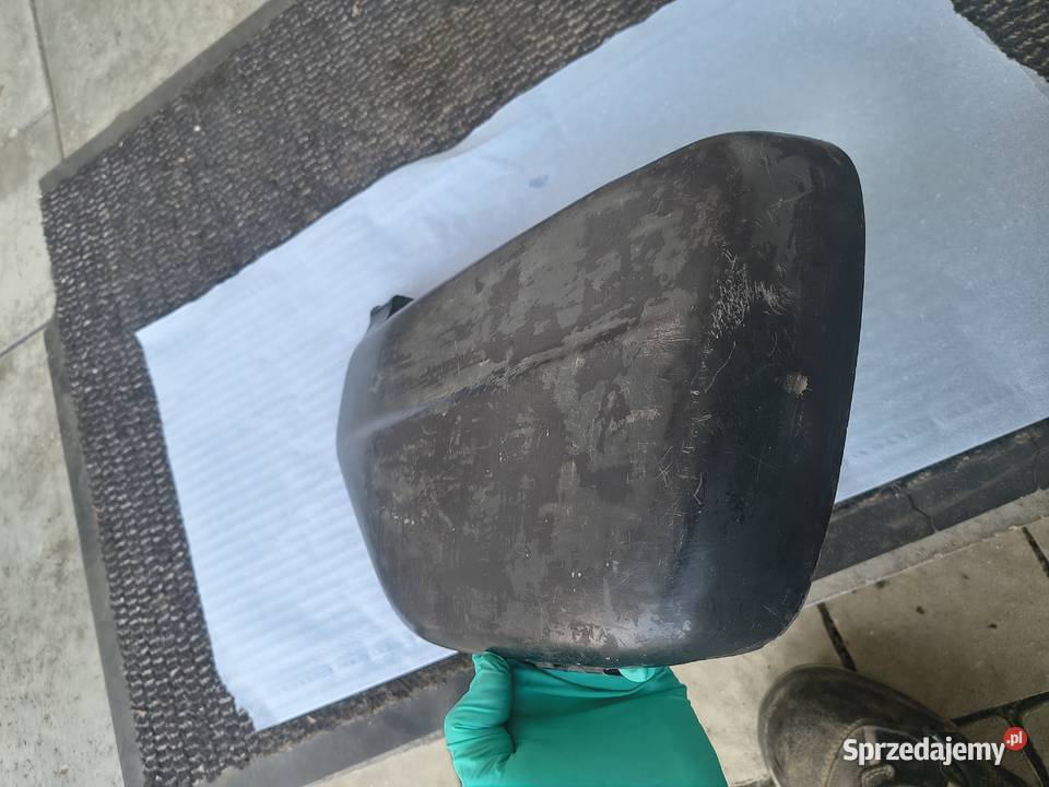 Prawy plastikowy boczek WSK 125 175