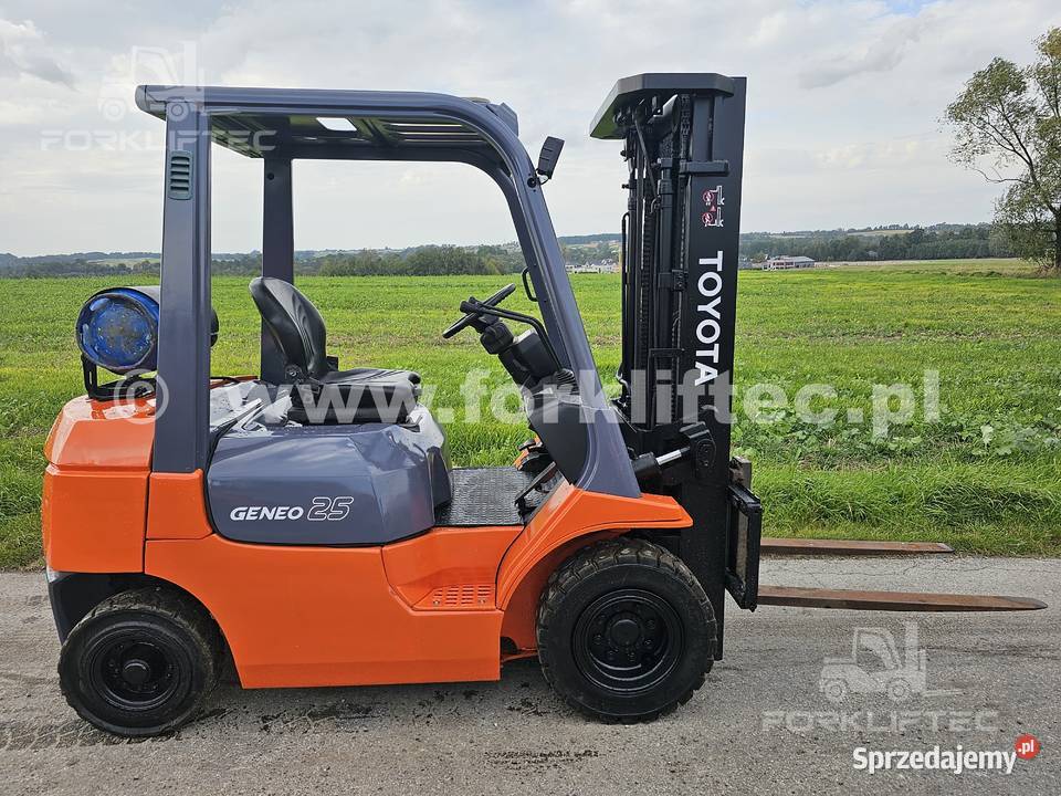 Wózek widłowy TOYOTA 7FGF25 triplex przesuw Lędziny