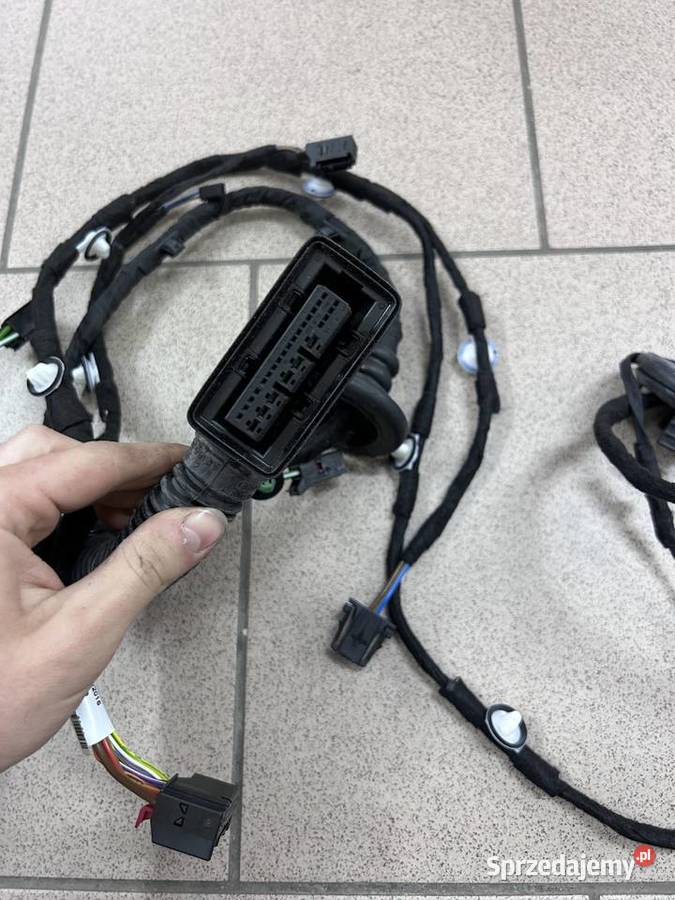 Wiazka drzwi przednich lewych audi q3