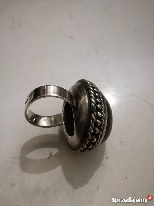 Unikatowy srebrny pierścionek ORNO z onyksem Kraków